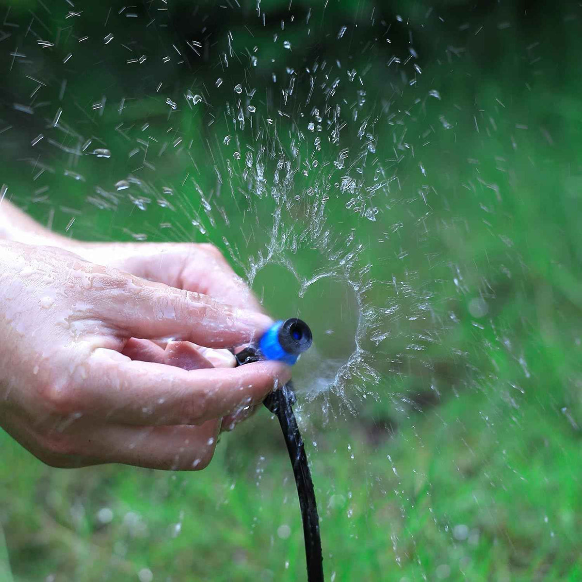 50 Pcs 360° Adjustable Drip Irrigation Spray Emitters | Drippers Sprayer for 1/4 inch Tubing, Garden Drippers Sprayer Perfect for House Garden Watering System (50pcs-Blue)